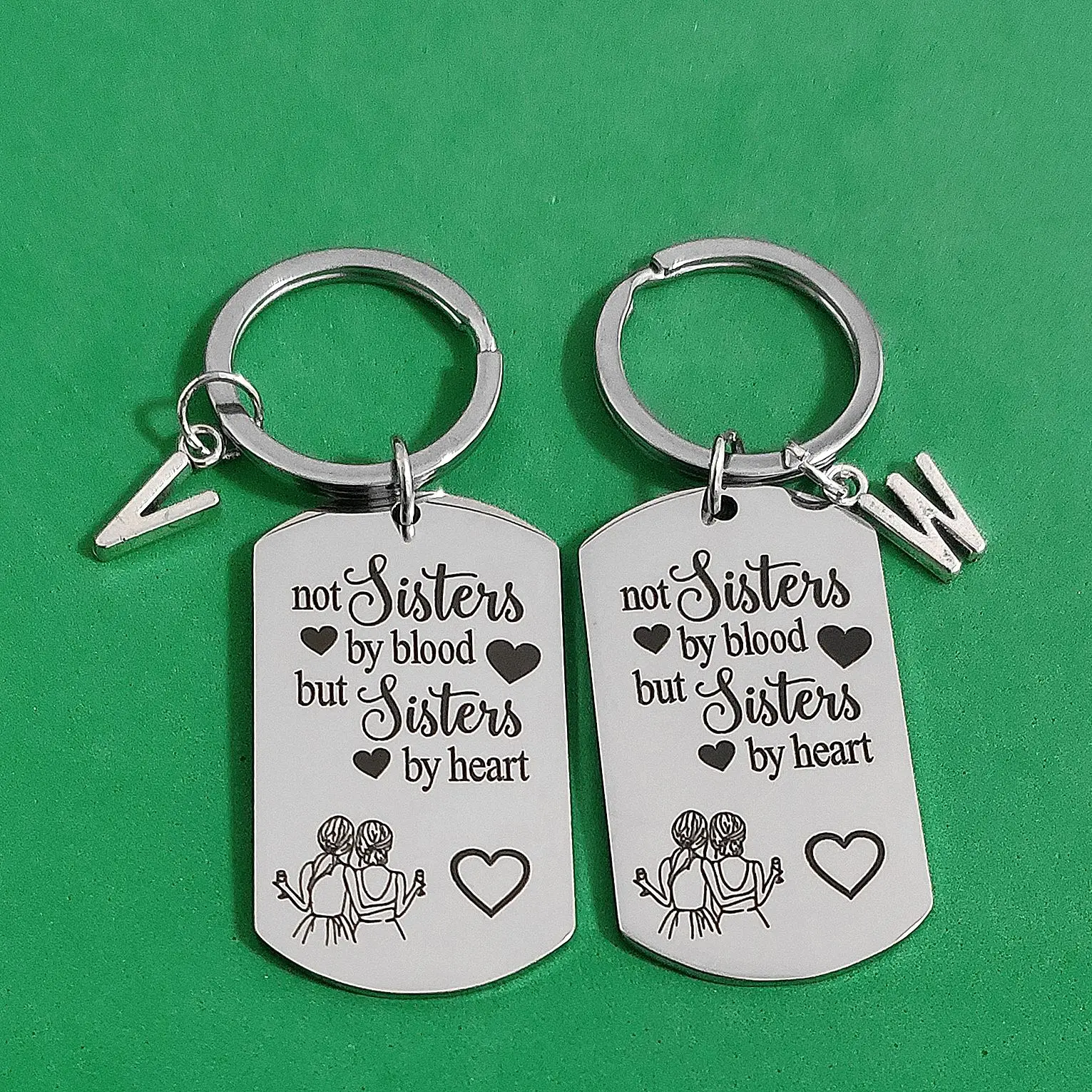 

Sisters By Heart Best Friend Creative Keyring Graduation Keychain for Car Keys 26 Initials Gift Anniversary Birthday Carabiner