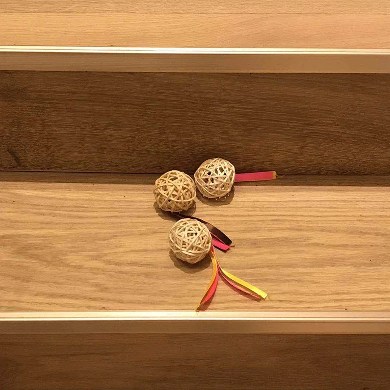 Маленький флуоресцентный мяч из ротанга дразнящий для кошек 5 см лоза царапин