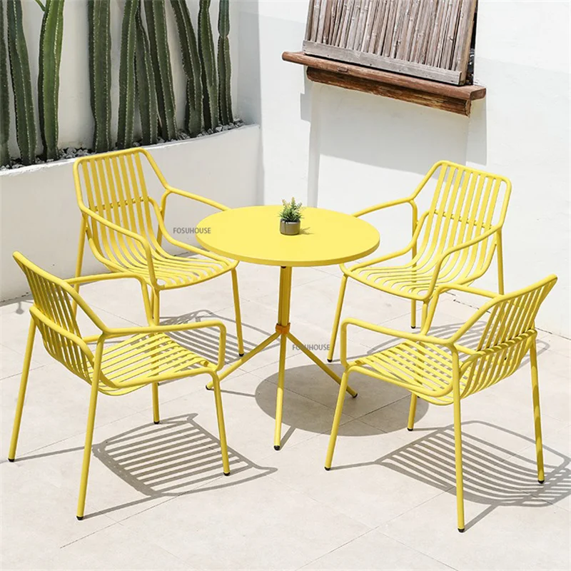 

Современный минималистичный уличный стол и стулья, набор из трех предметов для отдыха на балконе, кафе, набор домашней садовой уличной мебели для патио
