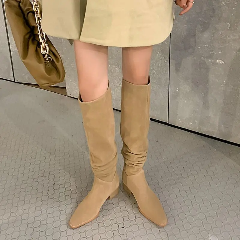 

Сапоги женские замшевые во французском стиле, квадратный носок, без застежки, простые плиссированные, сапоги до колена, замша, весна-осень