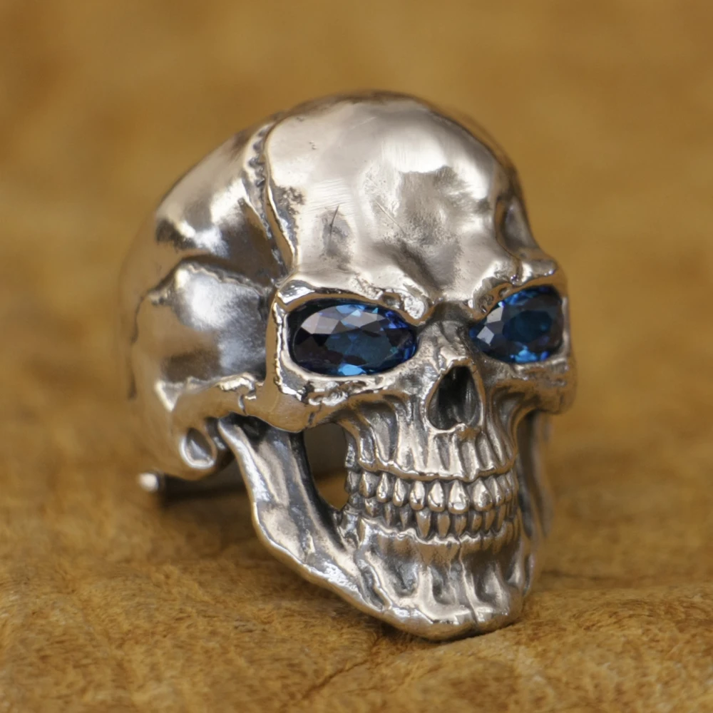 Женское серебряное байкерское рок кольцо TA464 с голубыми фианитами в виде улыбки