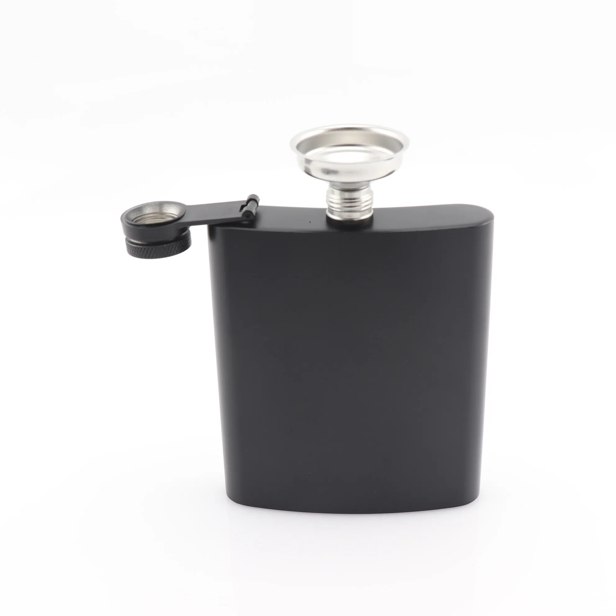 Матовая черная плоская фляжка на бедрах