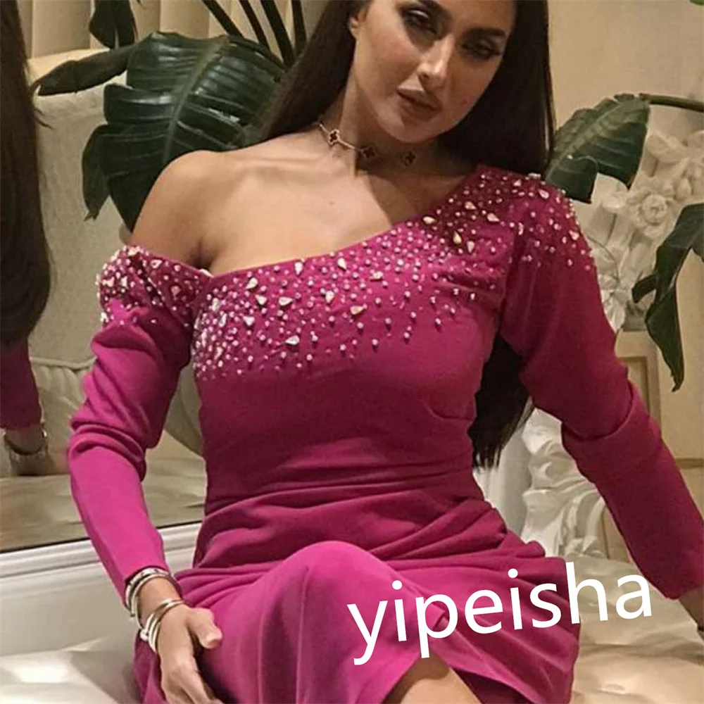 Рисунок 6 - Ассиметричное атласное платье на одно плечо