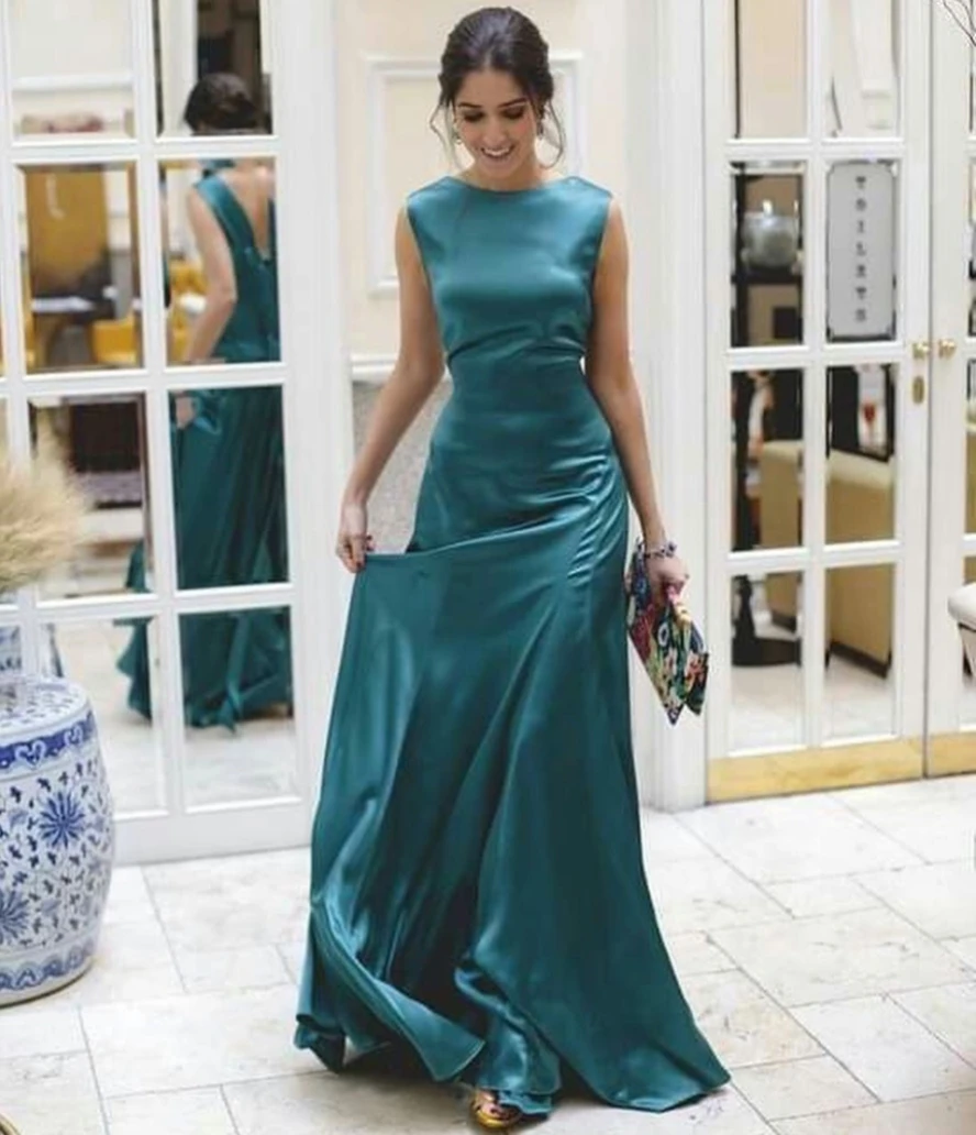 

Платье для выпускного вечера с V-образным вырезом и открытой спиной