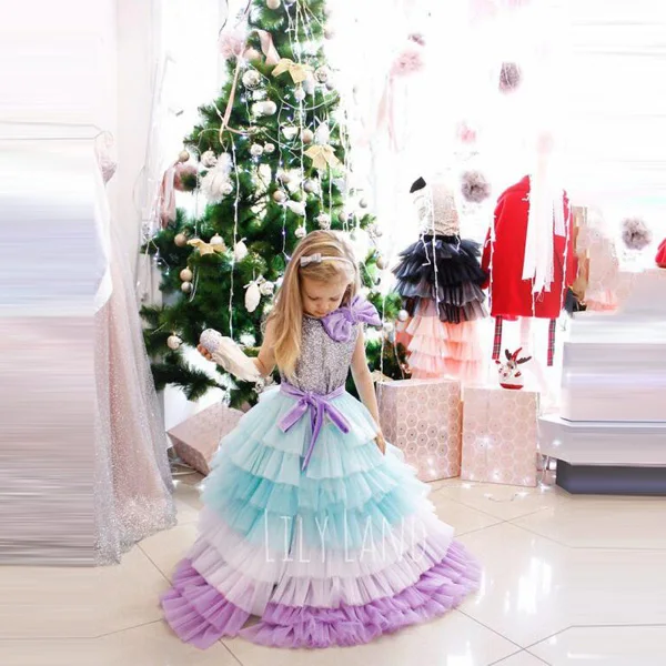 Детское платье из фатина и радужной расцветки с блестками