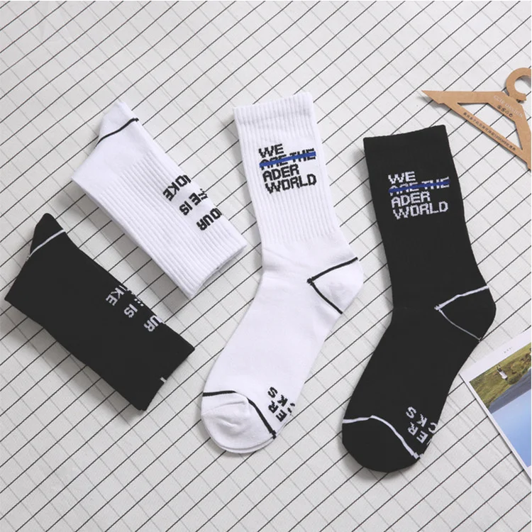 

Korea Chao brand ader letter black and white medium tube socks men and women couples all cotton skateboard sports socks