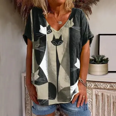 Vintage Women's T-shirt Cartoon Kitten Print Shirt V-neck Girls Clothes Harajuku Short Sleeve Sweatshirt Summer Oversized Blouse