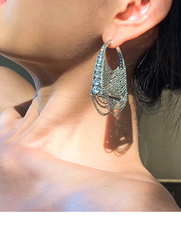 

Серьги-гвоздики женские из серебра с бриллиантами