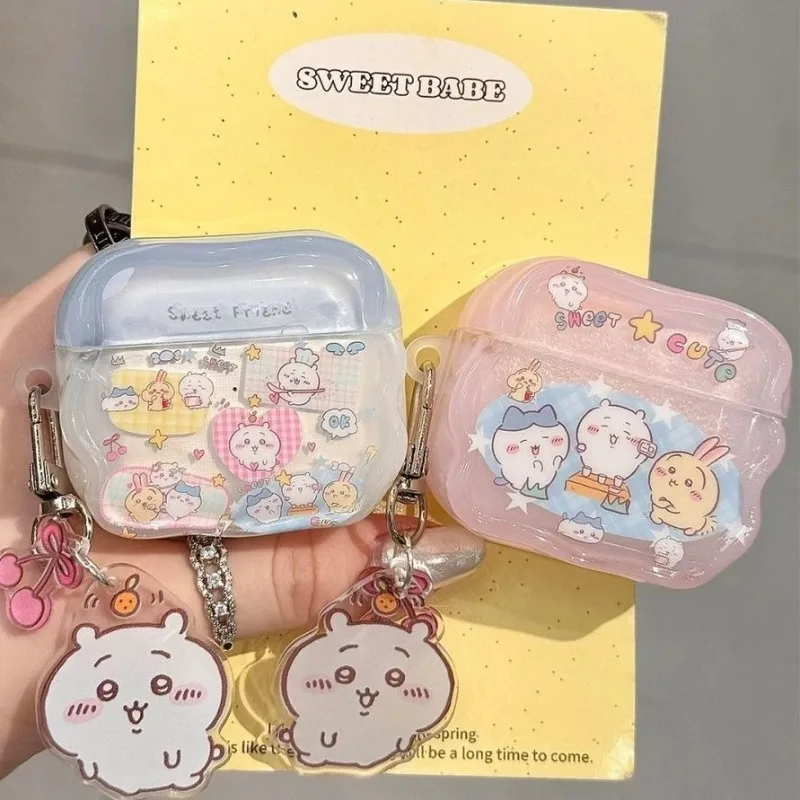 Фото Милый защитный чехол Chiikawaed, совместимый с AirPods Pro 2, AirPods 4 и AirPods 5, модный ударопрочный чехол для наушников №1
