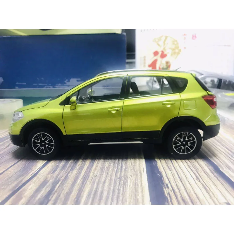 

Оригинальный литой Сплав 1:18 Changan Suzuki Fengyu SUV новая трендовая модель автомобиля Классическая коллекция для взрослых подарок дисплей сувенир