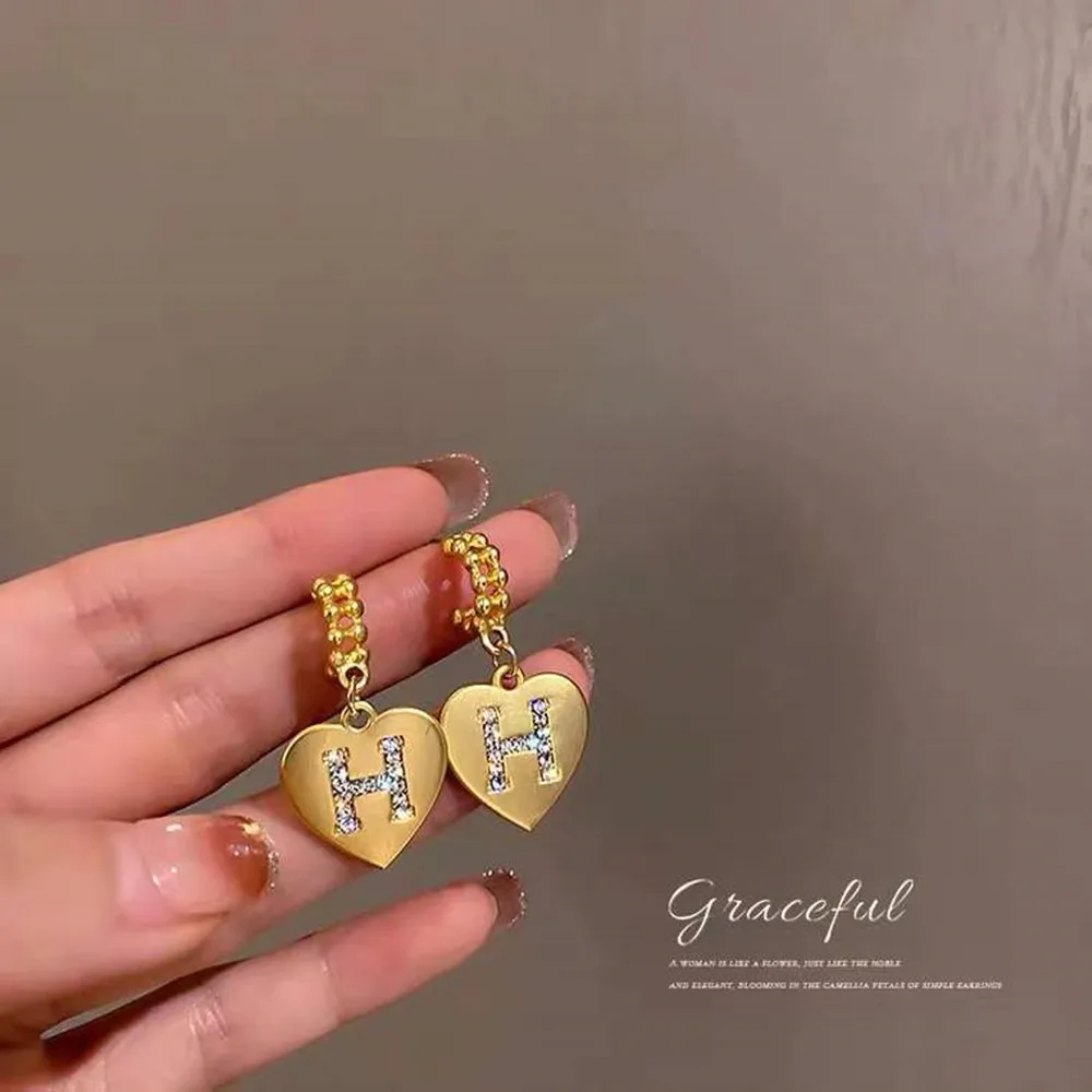 

Korea Inlaid Rhinestone Love Letter H Earrings Temperament Earrings Baroque Metal Light Luxury Earrings Women's Party Jewelry