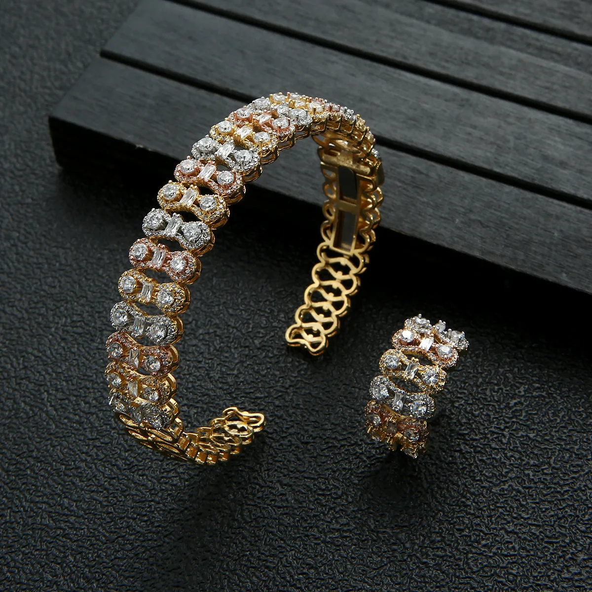 

Trendy Luxury Zircon Jewelry Set For Women Bracelets Bangle Cuff Ring Arabia Nigerian Dubai Anniversary Party Accessory pulsera