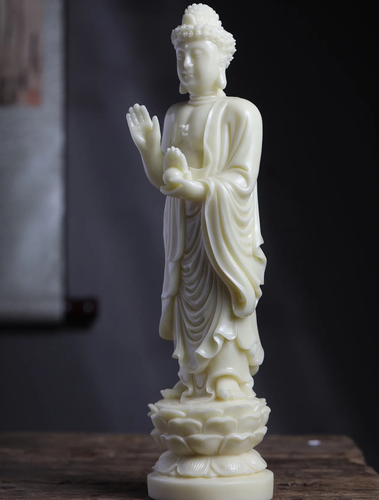 

Ivory Nut Carved Sakyamuni Buddha Buddha Decoration 31cm High Buddha Statue Home Collection Decoration Crafts