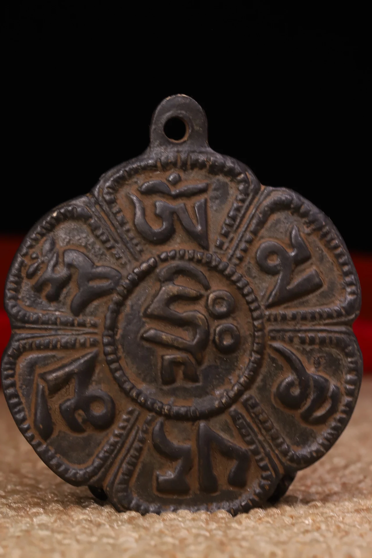 

CHina Elaboration Old Tibet Bronze Hand Made Chiseling Nine Palaces And Eight Trigrams Metal Crafts Home Decorate #34