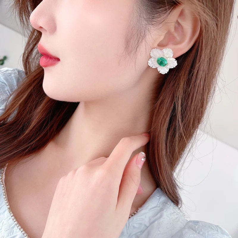

New Korean retro Earrings women's s s 925 silver needle zircon shell flower earrings simple mother shell sunflower Earrings