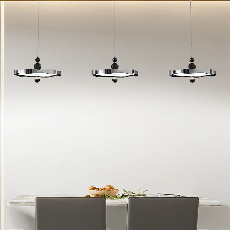 Серебряная подвесная люстра в современном стиле простой металлический