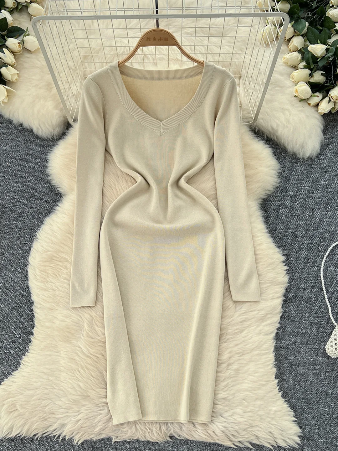 Женское платье-свитер Chrysler с длинным рукавом и v-образным вырезом однотонное