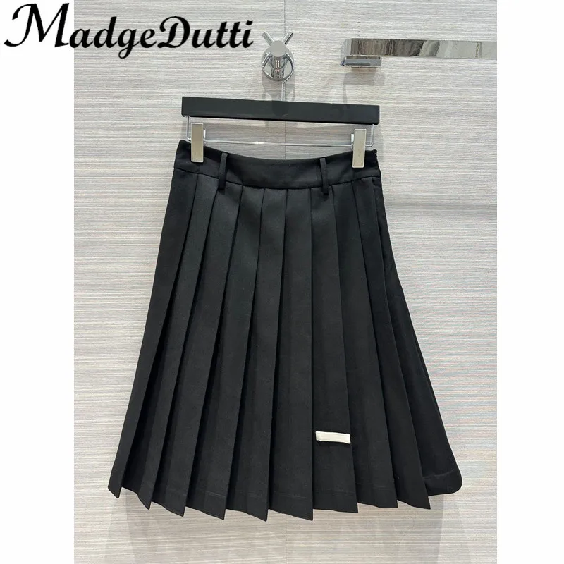 

Женская плиссированная юбка с высокой талией и надписью