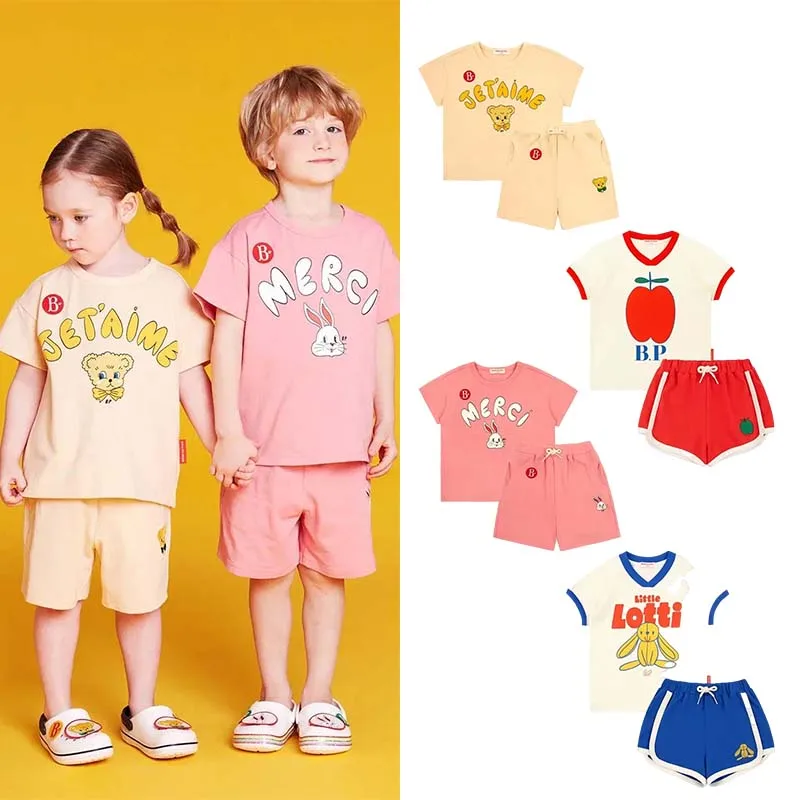 Фото Детский милый костюм 25 Korean BEBE, летний новый комплект из чистого хлопка для мальчиков и девочек, футболка и шорты, одежда для малышей №1