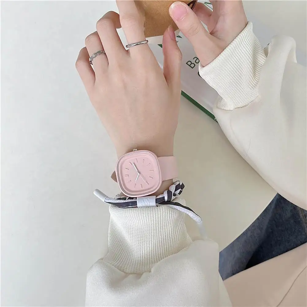 

Decoration Accessory Fashion Faux Leather Sport Watch Daily Accessory
