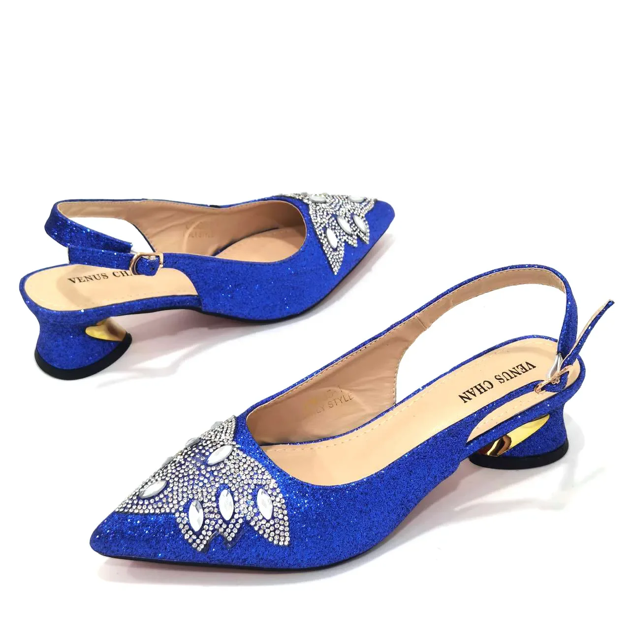 Женские босоножки на среднем каблуке в нигерийском стиле