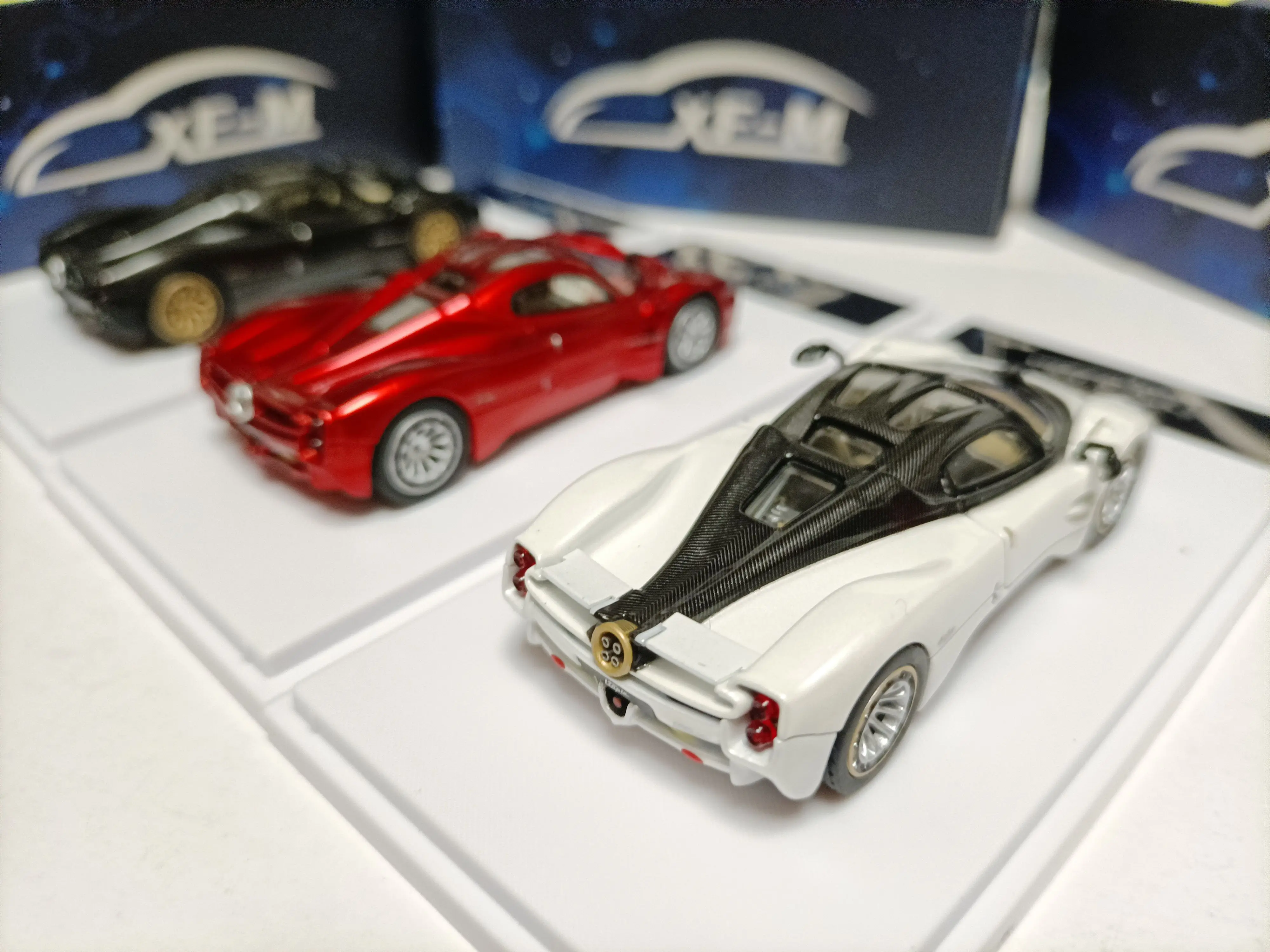 Фото Модель суперкара из сплава XF 1 64 Pagani Utopia Pagani Utopia из углеродного волокна, трехцветный №2