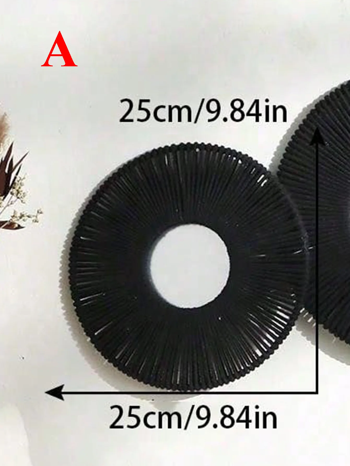 

Круглое настенное зеркало из пластика