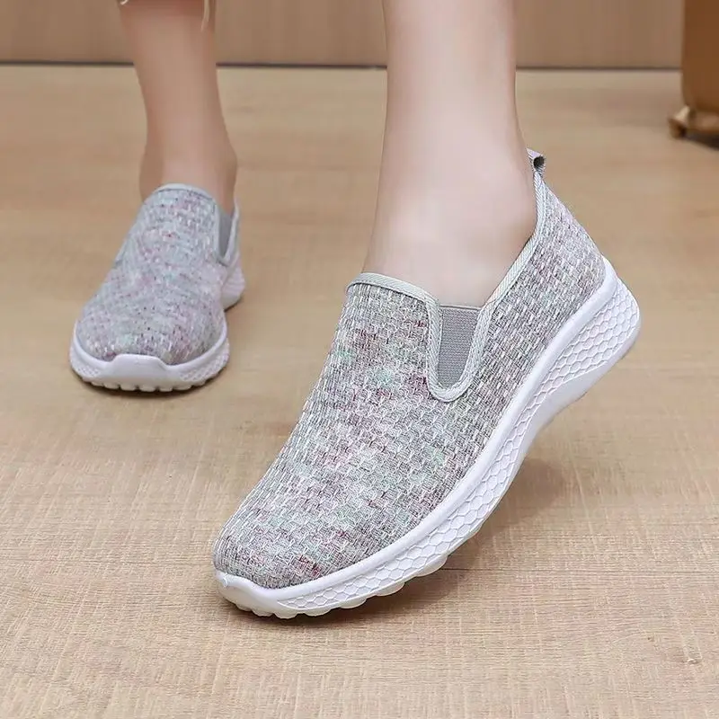 2024 новая женская весенне-летняя повседневная спортивная обувь с сеткой мягкая