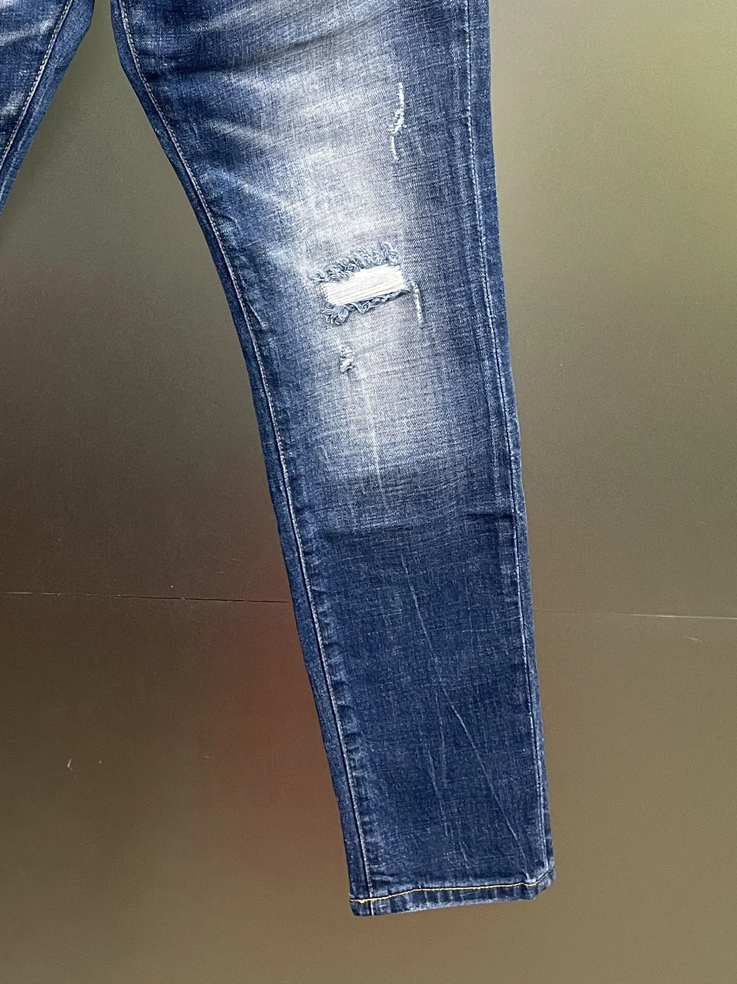 Осень 2024 новые мужские джинсы D2 потертые шлифовальные отверстия облегающая