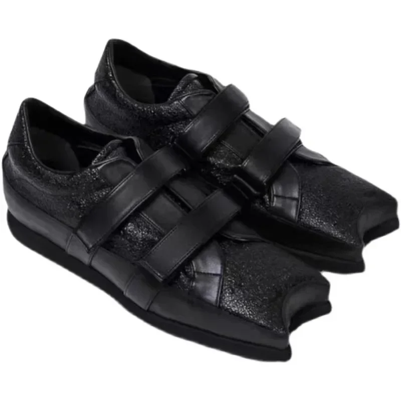 Черные кожаные туфли на плоской подошве с странным носком и дизайном в