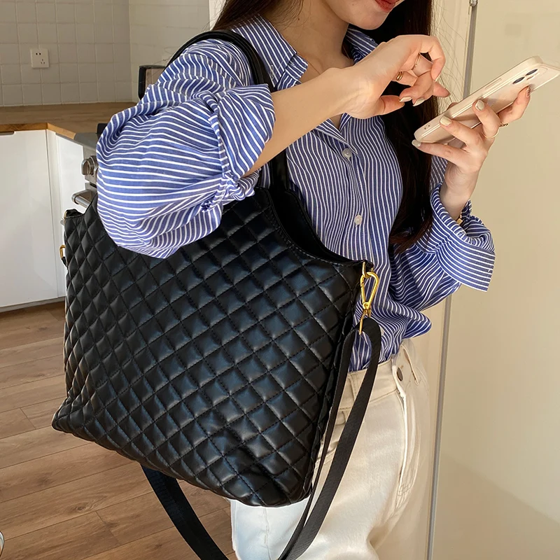 

Black Diamond Handbag for Women Large Capacity Simple Shopping Bag Slung 2023 New Soft Fashion Tote One Shoulder Underarm Bag