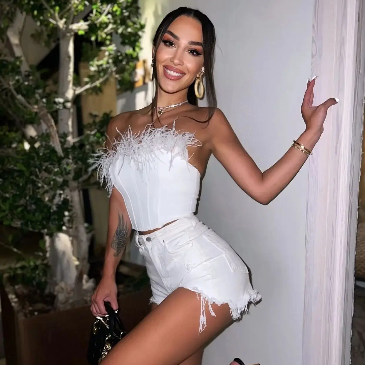 

Summer Women's 2022 Bright Feather Panelled Design Adjustable Wrap Halter Top Chic And Sexy Nightclub Style