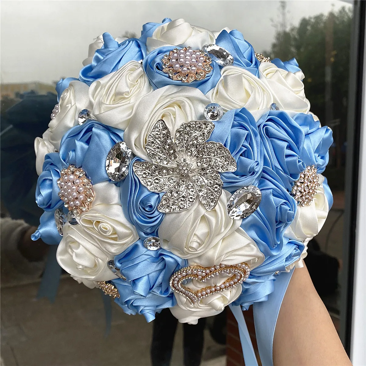 

High Quality Wedding Flowers Bridal Bouquet Satin Rose Bride and Bridesmaids Hand Decor Luxury Rhinestone Wedding Accessories