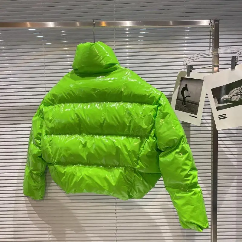 Женская куртка из лакированной кожи с воротником-стойкой и хлопковым подкладом