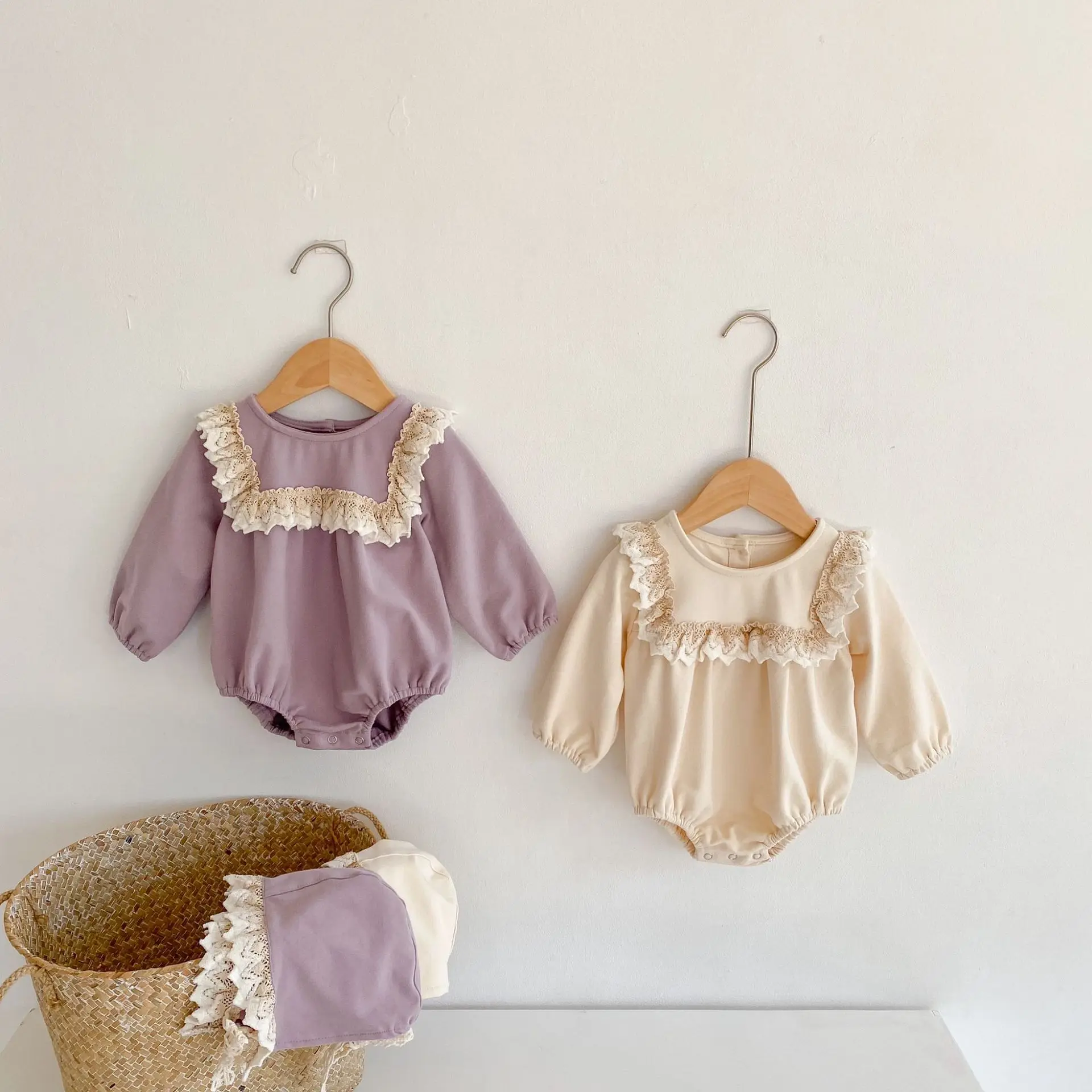

2022 baby girls rompers 100% cotton newborn 100-day clothes lace ruffled long-sleeved one-piece romper triangle climbing clothes