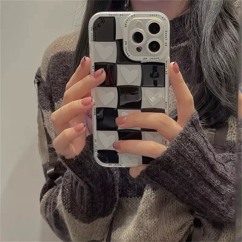 

2022 Trend Aesthetic 3D Love Heart Lattice Phone Case For iPhone 13 12 11 Pro XS Max X XR 7 8 Plus SE Cute Soft Silicone Back Co