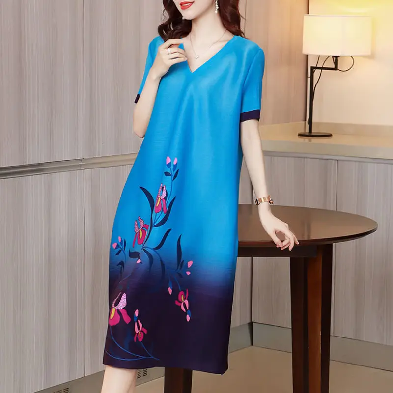 

Women dress Fashion large size folded mother dress 2022 summer new print V-collar size slimming temperament short sleeve dress