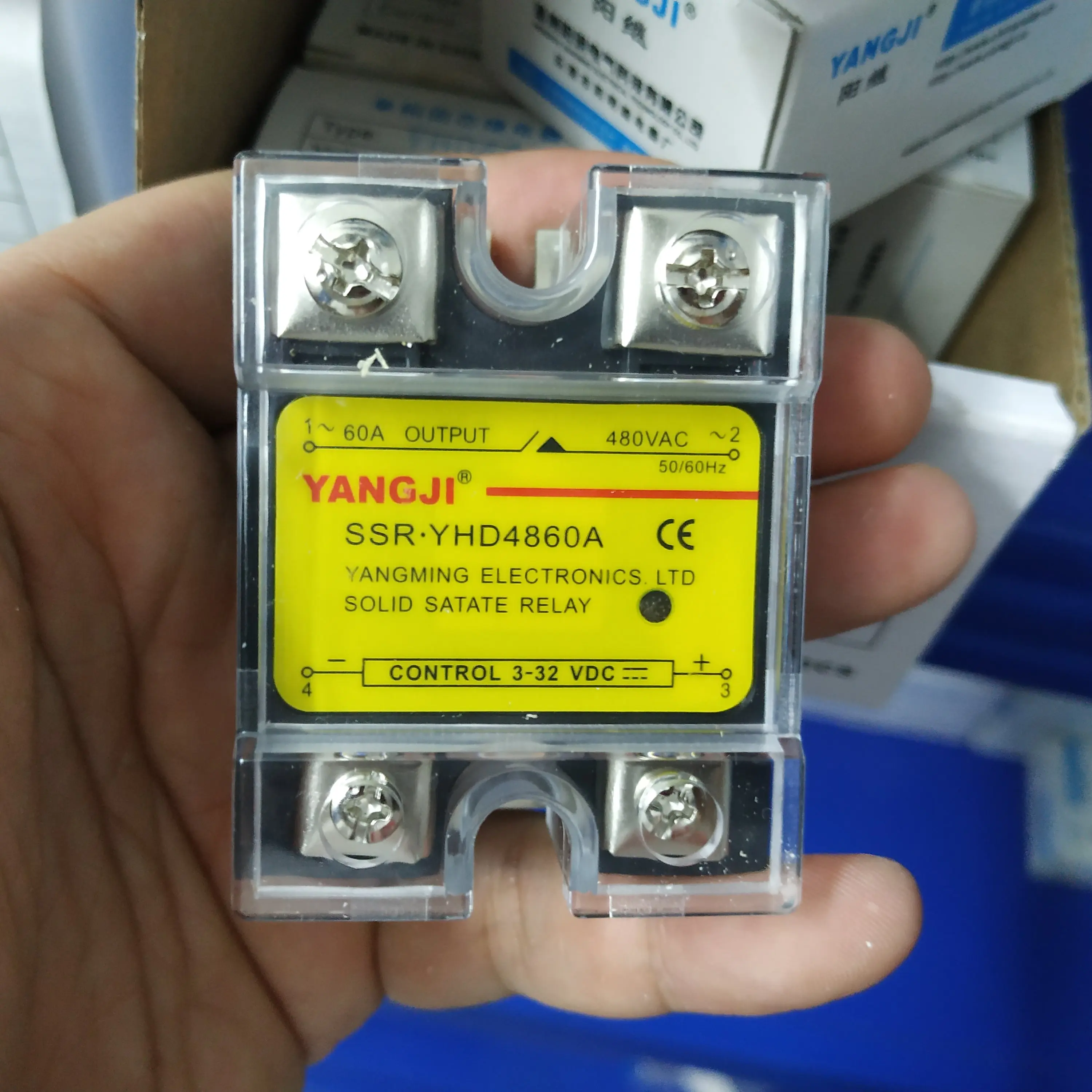 

Однофазное твердотельное реле переменного тока Yang YHD4860A (60A/480V)