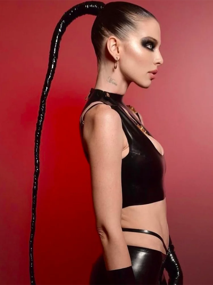 Соблазнительный облегающий комплект из двух предметов с топом без рукавов и