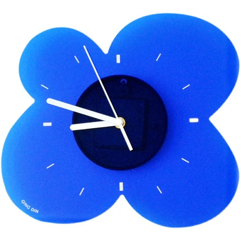 

INS Retro Klein Blue Wall Clock Flower Shape Silent Mute Clocks Nordic Studio Home Decor Figurines Desktop Ornaments Photo Props