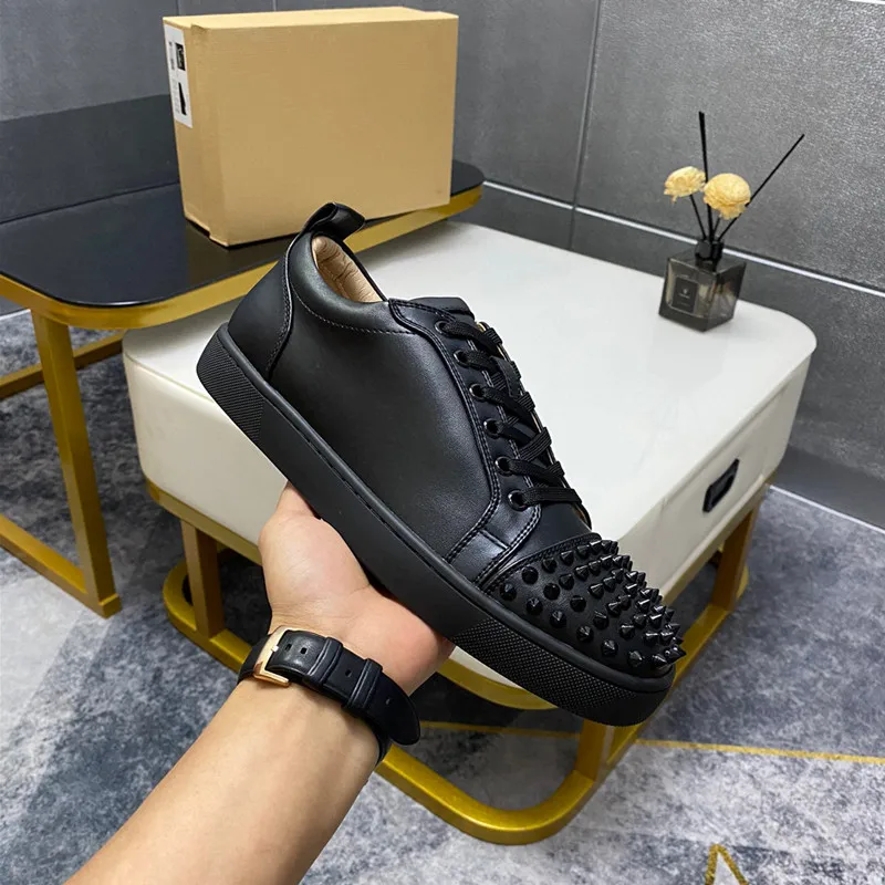 

High quality Men Casual fitness Shoes Leather Mens Fashion Luxury Rivets adornment Pure color matching Leather comfortable Shoe