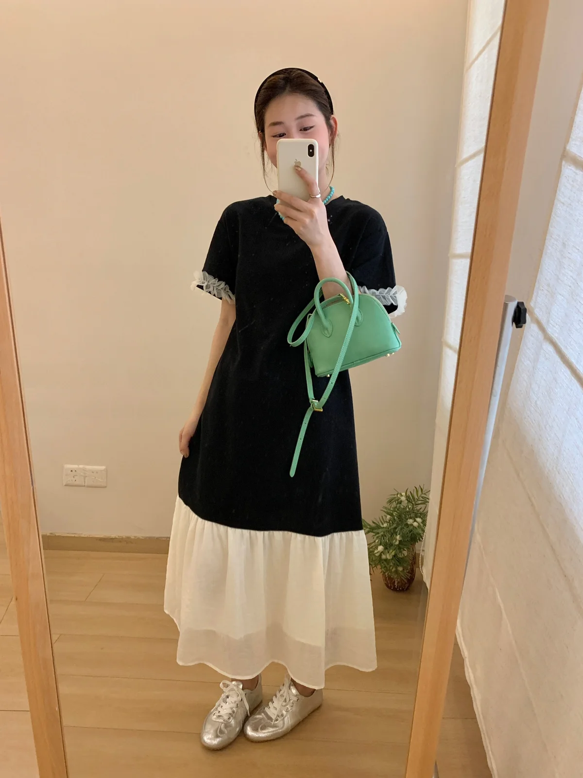 Женское кружевное платье средней длины в стиле ретро