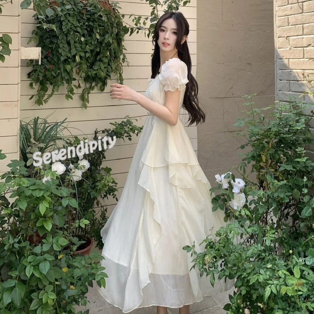 

Женское атласное платье А-силуэта, с квадратным вырезом