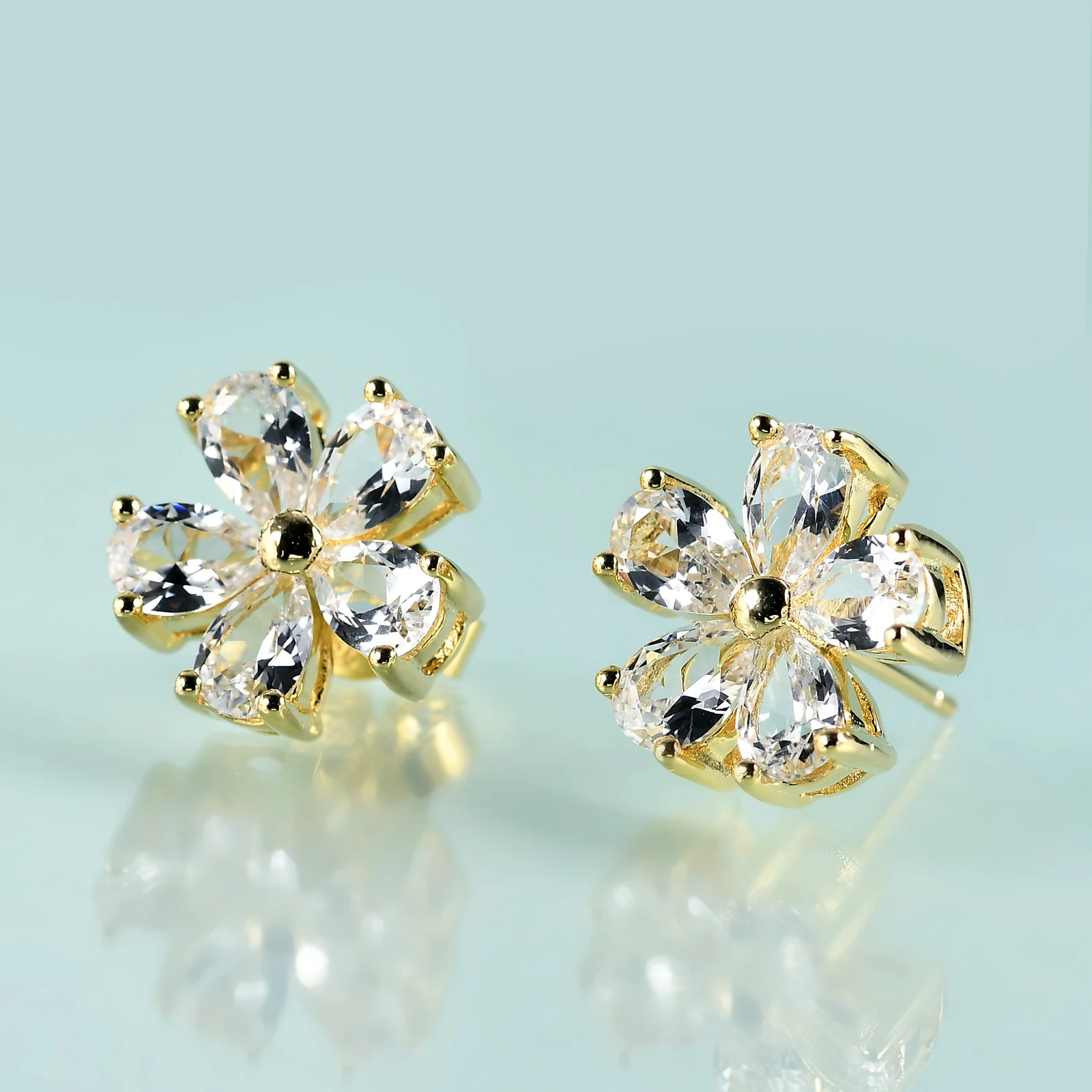 

Серьги-гвоздики женские из серебра с сапфиром, 14 к