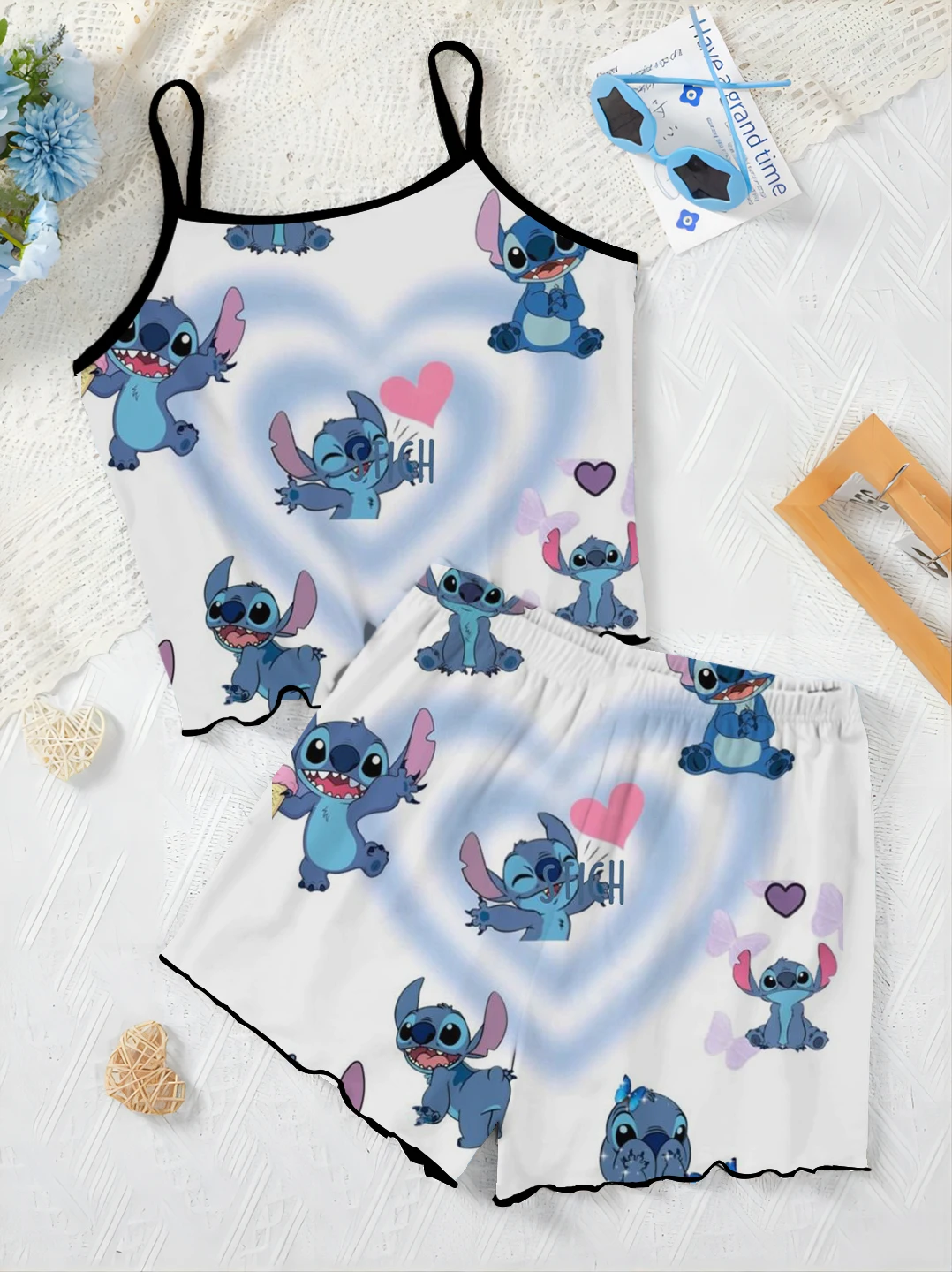 Пижамный комплект Женский из жилета и шортов на бретелях