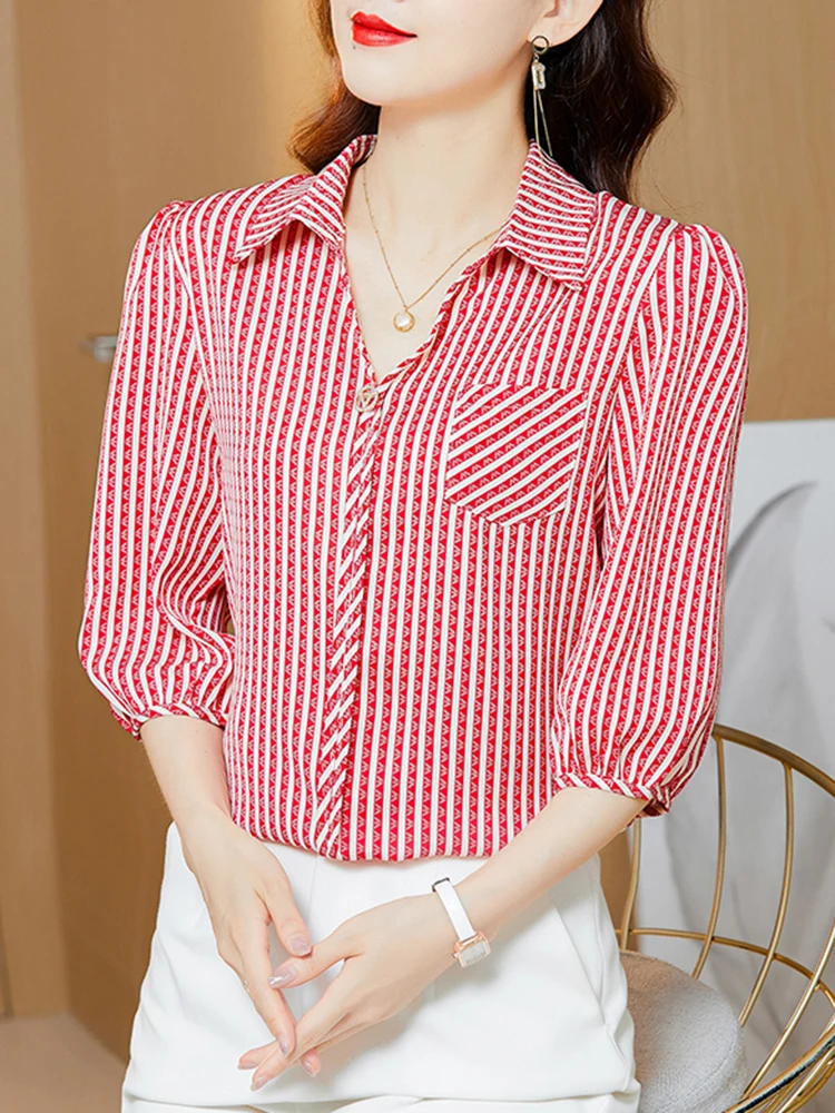 Женская шифоновая блузка в полоску с V-образным вырезом