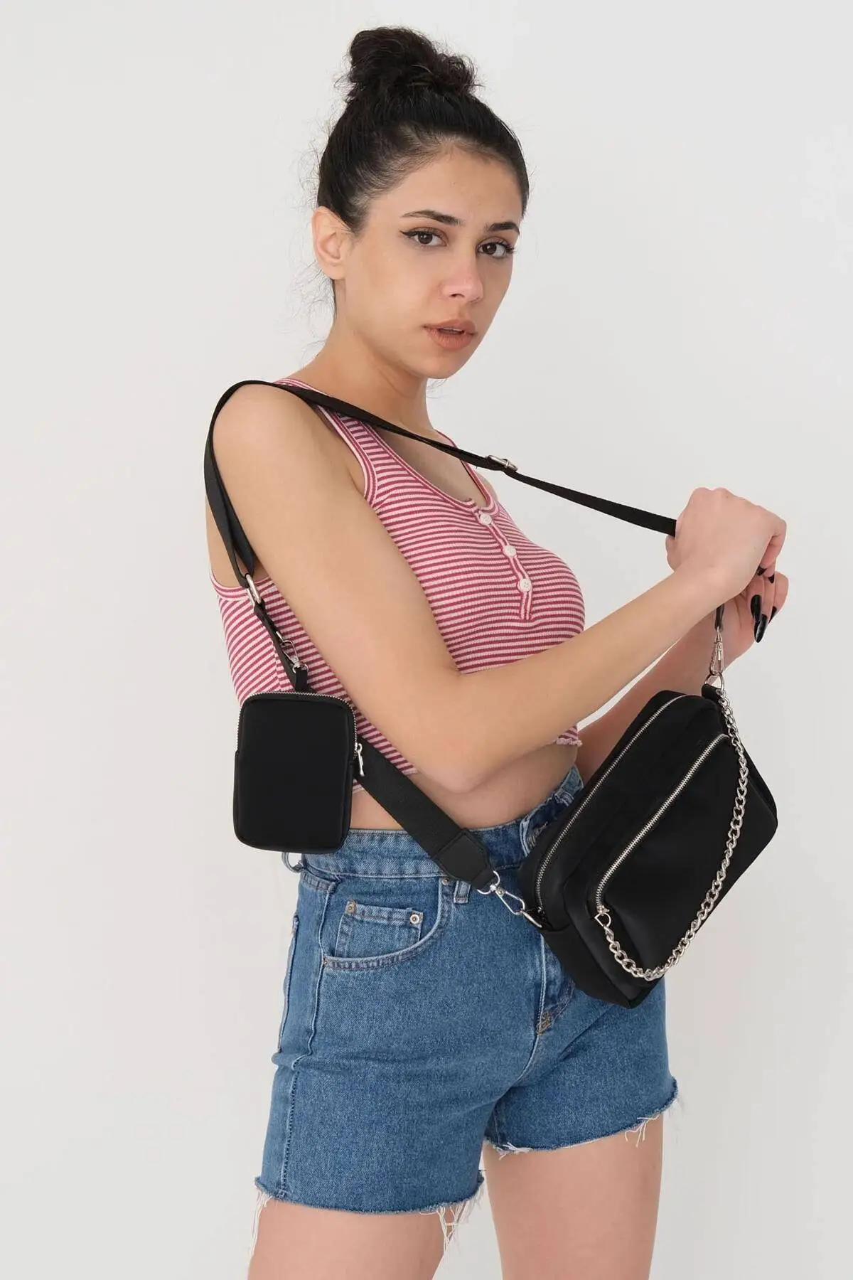

Wallet Accessorized Shoulder Bags