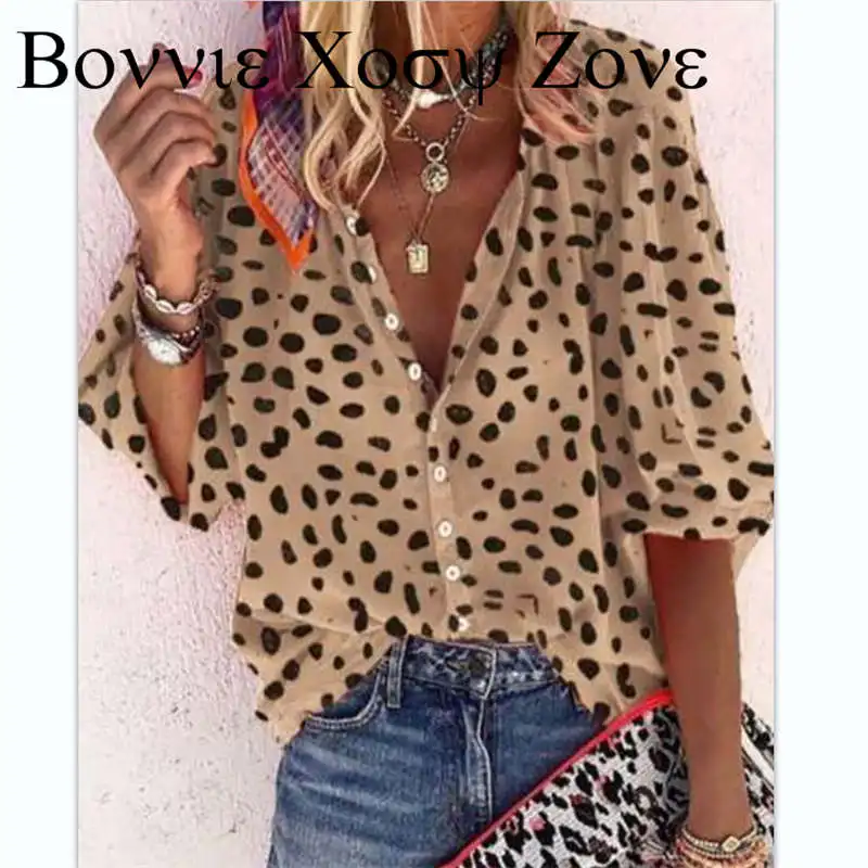 

Женский летний топ с V-образным вырезом и принтом на пуговицах