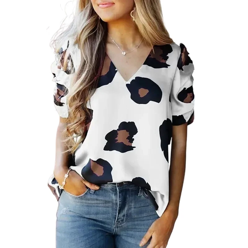 Женская блузка с коротким рукавом V-образным вырезом и леопардовым принтом