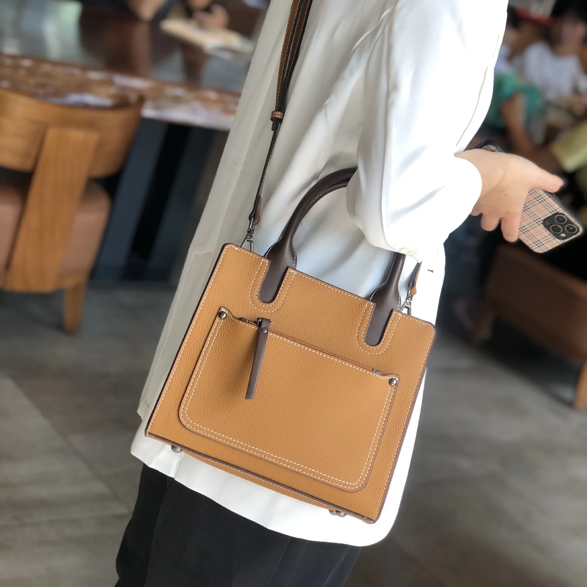 

Роскошный качественный оригинальный брендовый высокий портфель для женщин 2023 Новинка оригинальная Большая вместительная сумка из мягкой ...